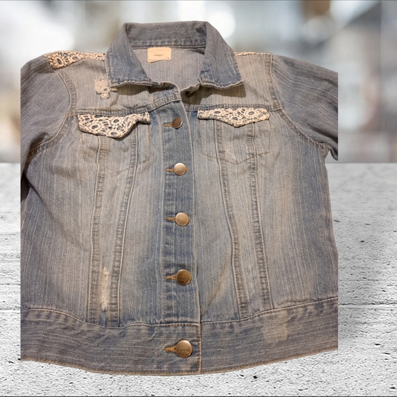 Harper distressed with lace overlay on light wash denim jacket size M - Picture 5 of 14